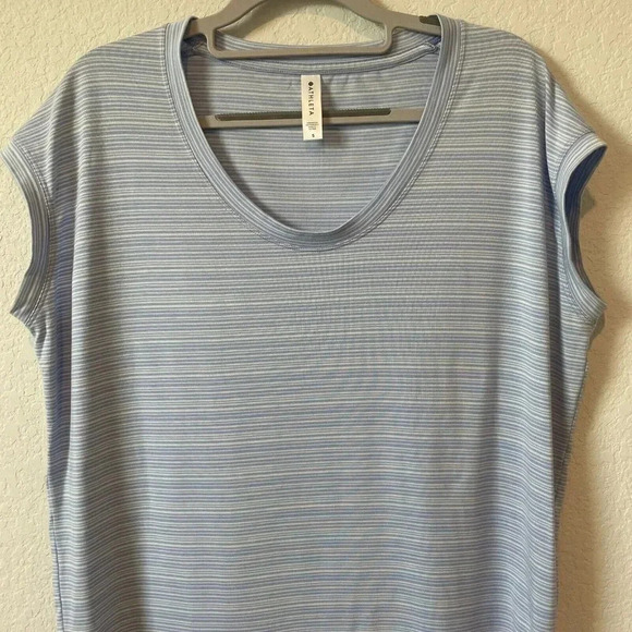 Athleta Speedlight Seamless Top Womens Small Light Blue Stripped T-Shirt - Picture 3 of 8